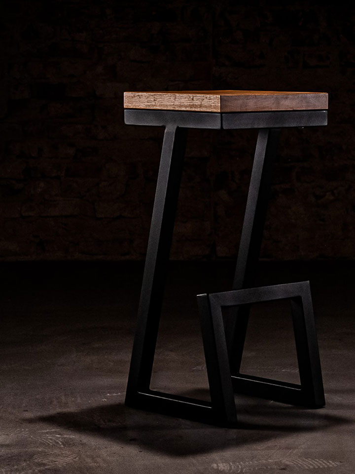 Hokery, krzesła, pufy